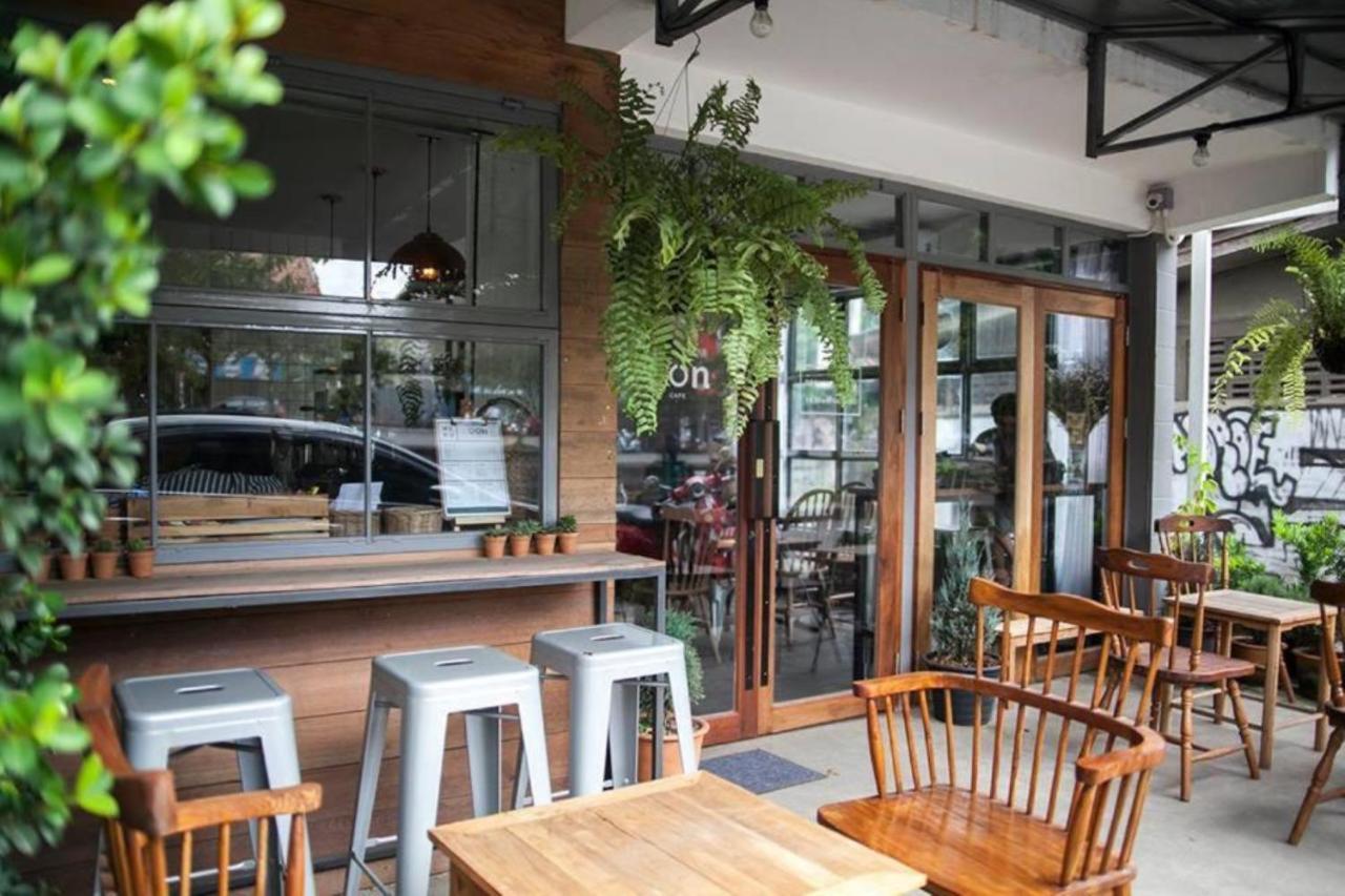 Auberge de jeunesse Oon Poshtel X Cafe à Chiang Mai Extérieur photo